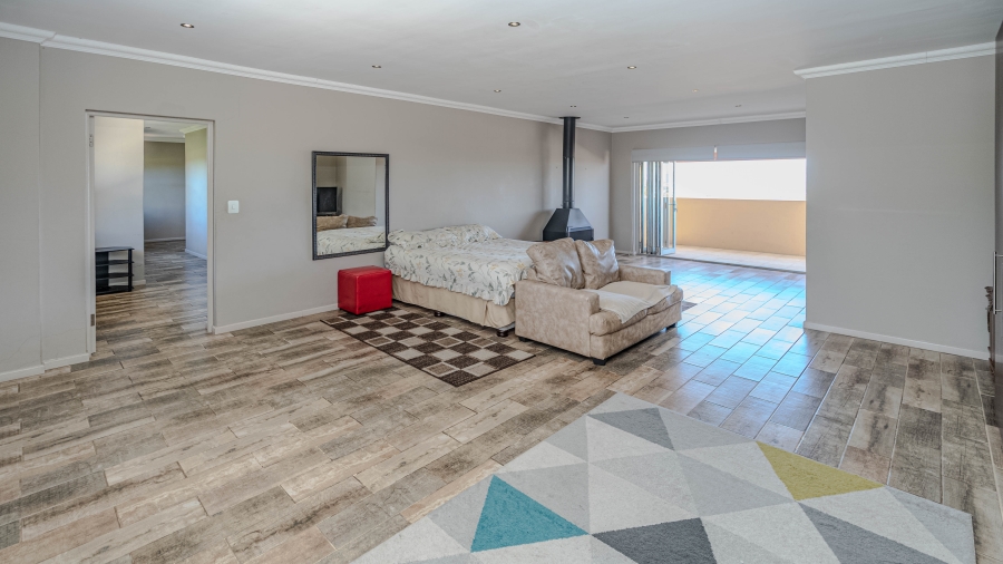 6 Bedroom Property for Sale in Vredekloof Heights Western Cape